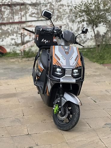 Elektrik moped 60 volt 40 ah lithium batareykaynan təchiz olunub