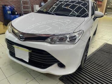 faizsiz kreditlə maşın: Ağ rəngdə olan Toyota avtomobili gündəlik taksi üçün arendaya verilir — 1