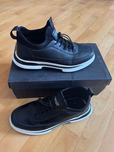 Qara rəngli gündəlik kişi ayaqqabısı - Üst material: hamar teksturalı