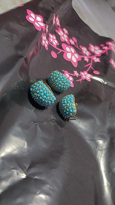 halqa sirqalar: Məhsul: Zərgərlik dəsti – klips sırğalar və üzük - Tərkib: 1 cüt — 2