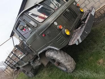 GAZ-66 yük maşını - Korpus: hərbi yaşıl rəng, gücləndirilmiş ön