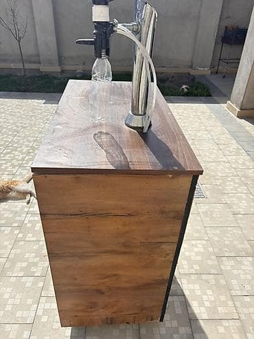 Reklam lövhələri: Tam səliqəli və işlək vəziyyətdə. Şəkildə göründüyü kimi mebelində — 2