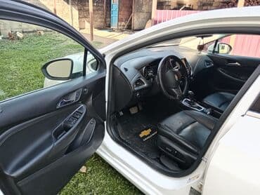 chevrolet matiz: Chevrolet Cruze sedan – ağ rəng, Ecotec benzin mühərriki və avtomatik — 4