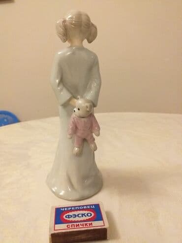 qiz polis sekilleri: Heykəlciklər — 2