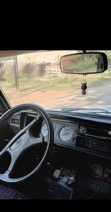 07 2008: VAZ (LADA) 2107: 0.3 l | 1993 il 180 km Sedan — 4