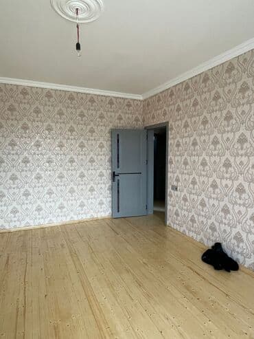 saray mtk satis qiymetleri 2023: Binede düz asvalt Yolun ustunde 1.7sotun icinde 7das kursurlu 3otaqli — 2