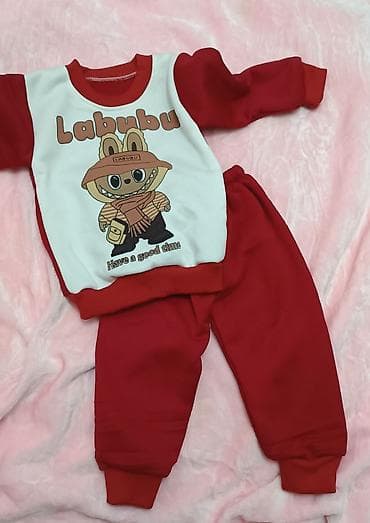 labubu qiymet: Uşaq dəsti – 2 parçalı - Üst: qırmızı-ağ sweatshirt, ön hissədə — 1