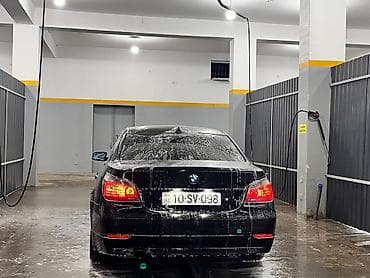 5 1: BMW 5 Series (E60) sedan – qara rəng, arxa ötürücülü. - Kuzov: sedan — 1