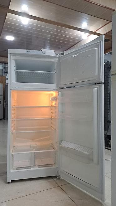 Soyuducular: 2 qapılı Indesit Soyuducu Satılır, rəng - Ağ — 3