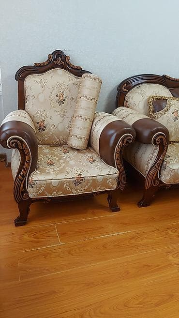 Divan və kreslo dəstləri: İşlənmiş, Klassik divan, 2 kreslo, Divan, Bazasız, Açılmayan — 4
