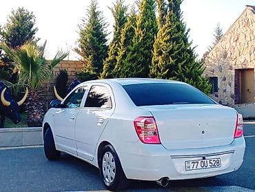sen balaca chevrolet: Chevrolet Cobalt, ağ rəng, sedan kuzov. Buraxılış 2031 ə kimi var — 2