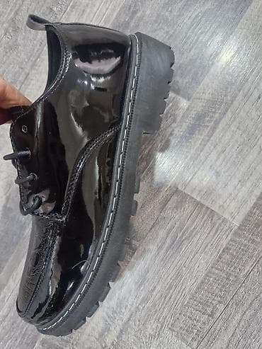 Туфли: Qara laklı dəri ayaqqabı yumuşaq ayaqqabıdı 40 razmerdi alındı dar — 6