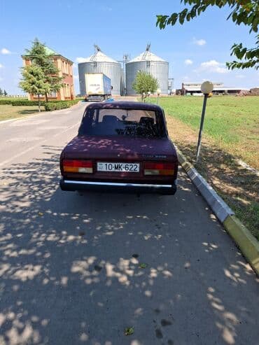 disklər r14: Model: Lada 2107 (sedan) Rəng: tünd bordo Kuzov: 4 qapılı, klassik — 4