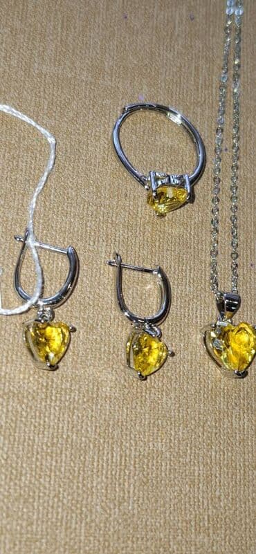 tek qas qizil sirqalar: Комплекты. Новые — 23