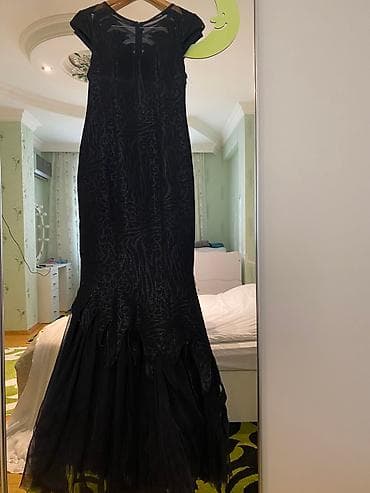 M razmer yeni kimidi 1defe geyilib artiq eynime olmadigi ucun satilir