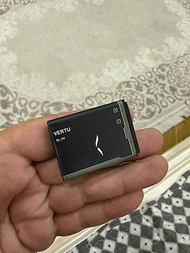 Vertu original karobkasi, 2 eded batareyasi zaryatka ucun perexodniki — 2