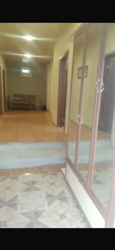 загородный дом с гаражом: 4 комнаты, 4 м², Нет кредита, Средний ремонт — 7