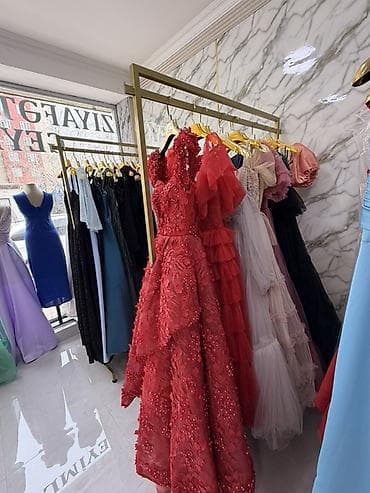 ✔️ 100-ə yaxın ziyafət geyimi ✔️ 5 ədəd maneken və asılqanlar (vitrin — 3