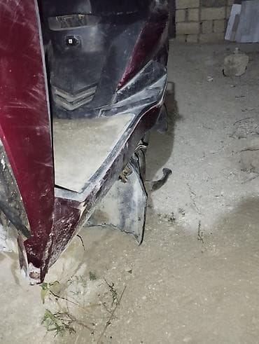 12 volt adapter: Demeli moped on hisseden qeza olunub yanlarında ciziglar var — 10