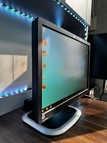 komputer dest: HP L1945wv LCD monitor - Ekran diaqonalı: 19" - Format: 16:10 - — 2