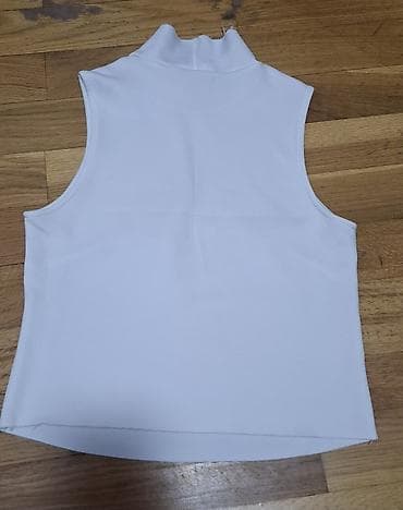 Ağ rəngli qolsuz top – hündür boğazlı. S razmer.
Çatdırılma var — 4