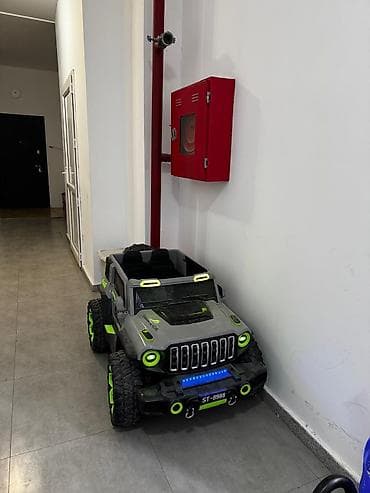 elekt: Uşaq elektrik avtomobili – off-road jeep stili - Korpus: boz rəng — 4