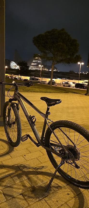 Cube hardtail dağ velosipedi Texniki xüsusiyyətlər: - Yüngül və