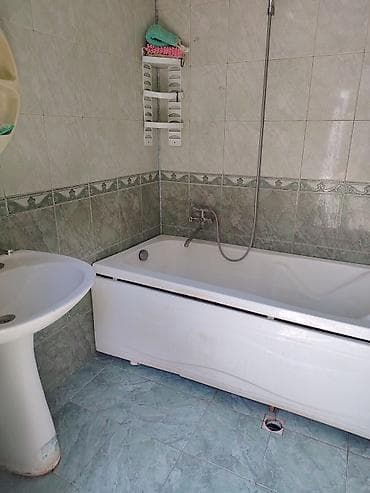 stullar ev ucun: 2 otaqlı mənzil – mətbəx və zal mebelli - Geniş mətbəx: taxta fasadlı — 6