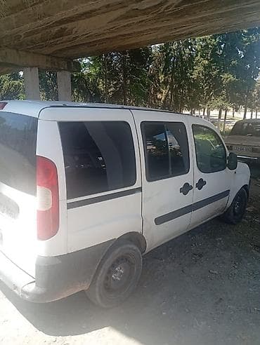 qosqular satisi: Fiat Doblo, ağ rəngli, 5 qapılı miniven/furqon. Xüsusiyyətlər: - — 1