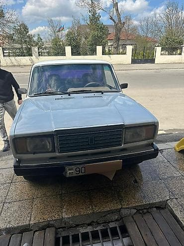 07 arxa kapot: Model: Lada Riva (VAZ 2107 seriyası) Kuzov: sedan, ağ rəng Ön və arxa — 10