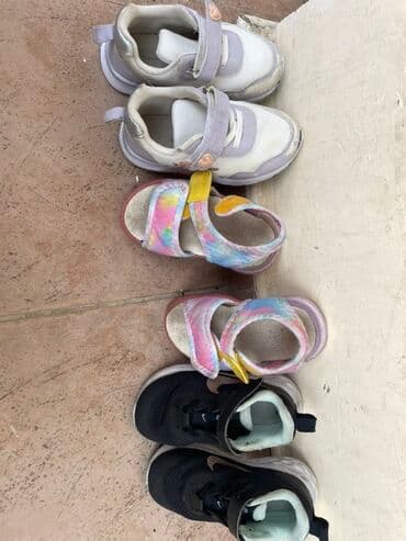 uşaq idman bosonojkaları: Uşaq ayaqqabıları dəsti - 3 cüt uşaq ayaqqabısı. - 1-ci cüt: ağ–boz — 1