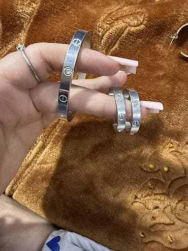 Gümüş rəngli cartier desti - 1 ədəd sərt biləkliyi və 2 ədəd orta