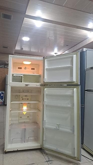 gencede xaladenik: İki qapılı soyuducu - Yuxarıda dondurucu bölmə, aşağıda soyuducu — 2