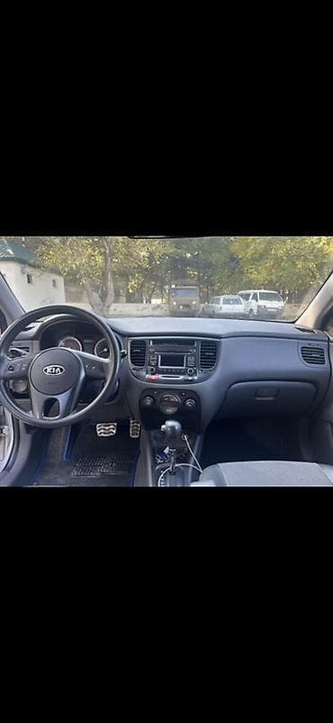 e 3 2: Kia Cerato: 1.5 l | 2010 il Sedan — 5