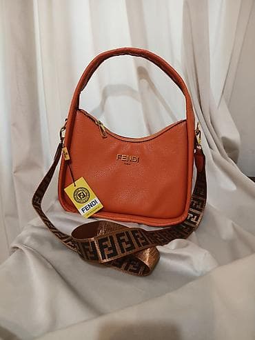 Fendi qadın çantası – portağal rəngli, teksturalı dəridən. - Qızılı lalafo.az -da Fendi qadın çantası – portağal rəngli, teksturalı dəridən. - Qızılı