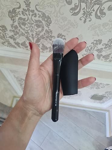 koja yubka: CHANEL Les Pinceaux – Foundation Brush N°100 - Məhsul: Tonal krem — 6