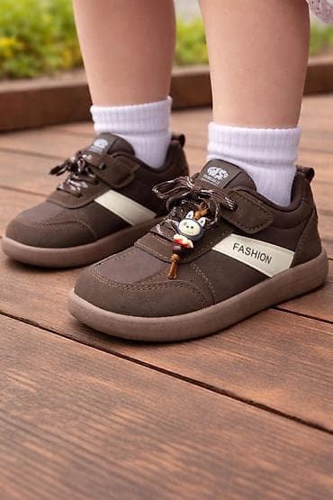 Uşaq idman ayaqqabısı - Rəng: tünd qəhvəyi, yan hissədə krem zolaq və