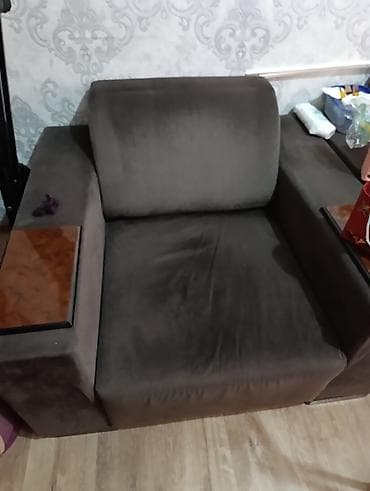 Kreslolar: Mebel: Yumşaq kreslo Təsvir: - Rəng: tünd qəhvəyi - Material: yumşaq — 2