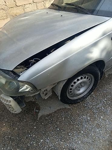 e39 oturacaq: Avtomobil: Daewoo Nexia (sedan), gümüşü rəng Kuzov: 4 qapı, arxa — 8