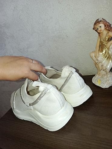 krasofqa: Ayaqqabı yeni kimi çox az istifadə olunub. Geyinmədiyim üçün çox ucuz — 5