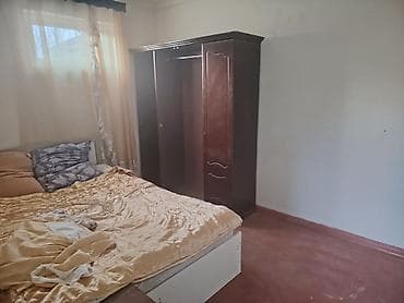 Qarajlar: Pirşağıda yeni tikilən körpülər tərəfdə, yola yaxın kirayə ev. Günlük — 6