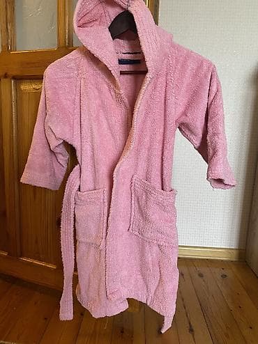 8 yas: 10 yaş uşaqçün hamam xalatı az geyinilib su çəkən matrealdı — 1