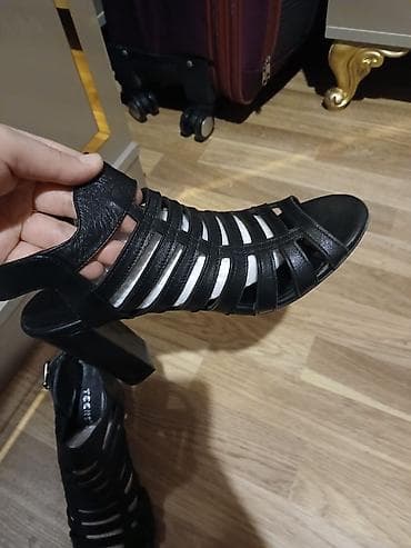 təbii mirvari: Qadın üçün qara yüksək dabanlı sandal - Model: qəfəsvari kəsimli — 1