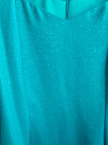 toy donlari qisa: Yaşıl rəngdə, parıltılı, dizə qədər olan ziyafət donu. Donun kvadrat — 3