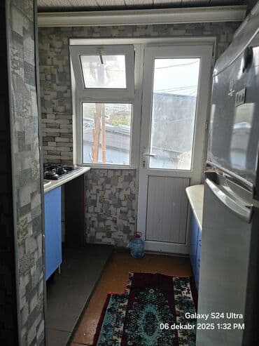 8 mkr kohne tikili: Kiraye veririlir 2ci mertebe 2 otaq - Girişdə qapalı eyvan/hol və — 4