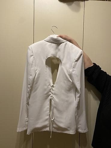 Женская одежда: 100 manata alınmış, heç geyinilməmiş – tam yeni vəziyyətdədir. Etiketi — 4