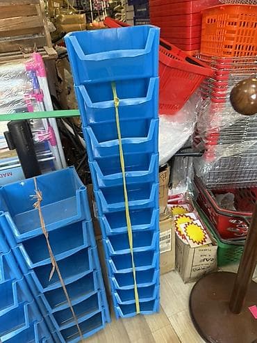 ucuz drel: Mavi rəngli plastik saxlama qutuları. Üst-üstə yığılan konstruksiyaya — 2