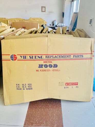 mitsubişi pikap: Mitsubishi Pajero 2008 kapotu .Mitsubishi Pajero 2009 kapotlari — 1