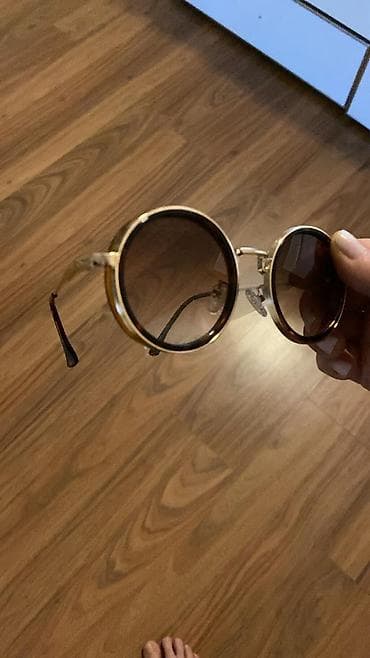 şəffaf eynək: Gün eynəyi — 1