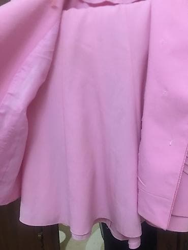 Женская одежда: Pembe rəngdə iki hissəli qadın dəsti: qısaqoll jaket və uyğun ətək — 2